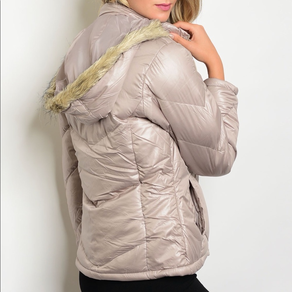 ⭐️HP⭐️1 SM LEFT⭐️Sand Color Hooded Puffer Jacket - Picture 2 of 3